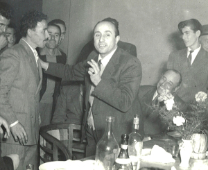 Al centro Giuseppe Dominici insieme ai suoi operai 1950